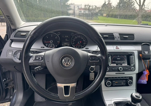 Volkswagen Passat cena 21500 przebieg: 291500, rok produkcji 2010 z Toruń małe 154